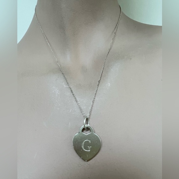🔴Authentic TIFFANY & CO Sterling Silver Initial “G” Heart Pendent Necklace🔴 - Picture 2 of 8